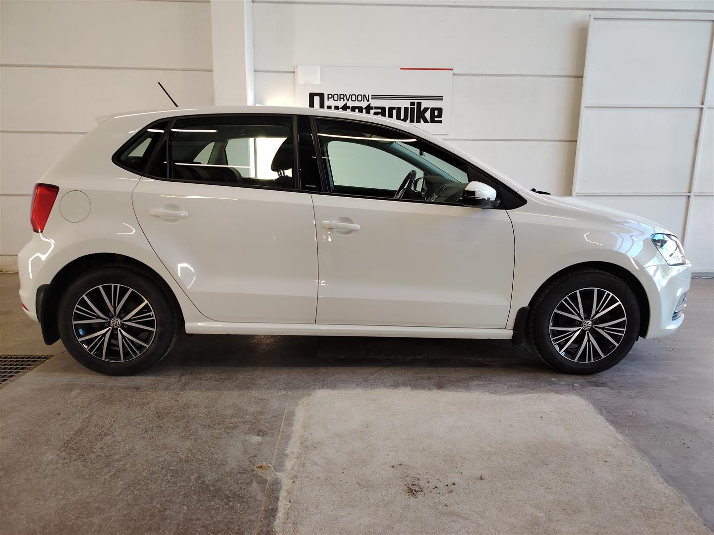 VOLKSWAGEN POLO 2016
