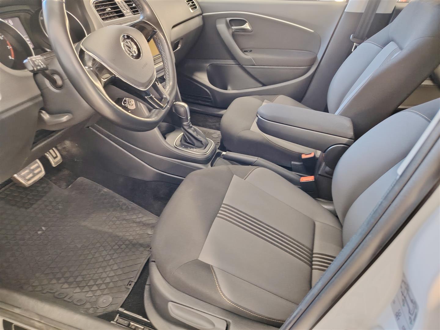 VOLKSWAGEN POLO 2016