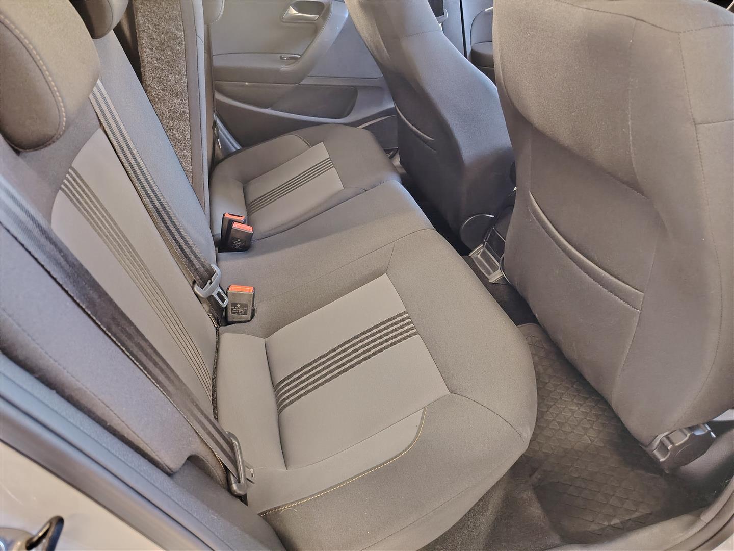 VOLKSWAGEN POLO 2016