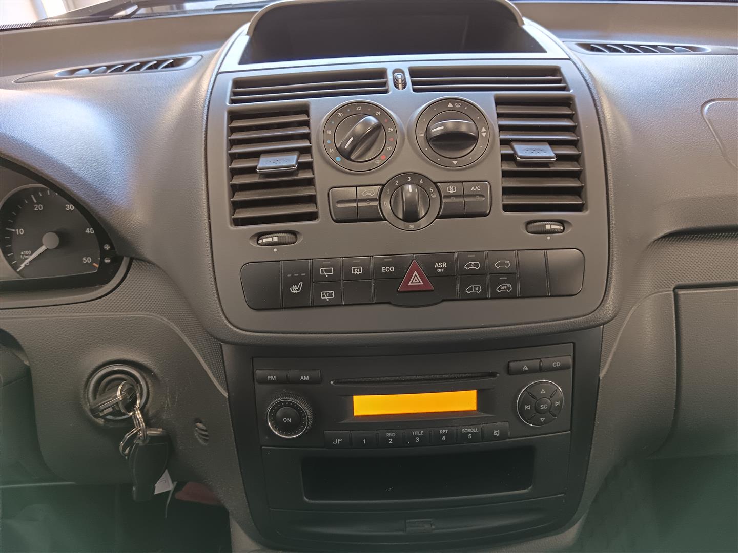 MERCEDES-BENZ VITO 2011