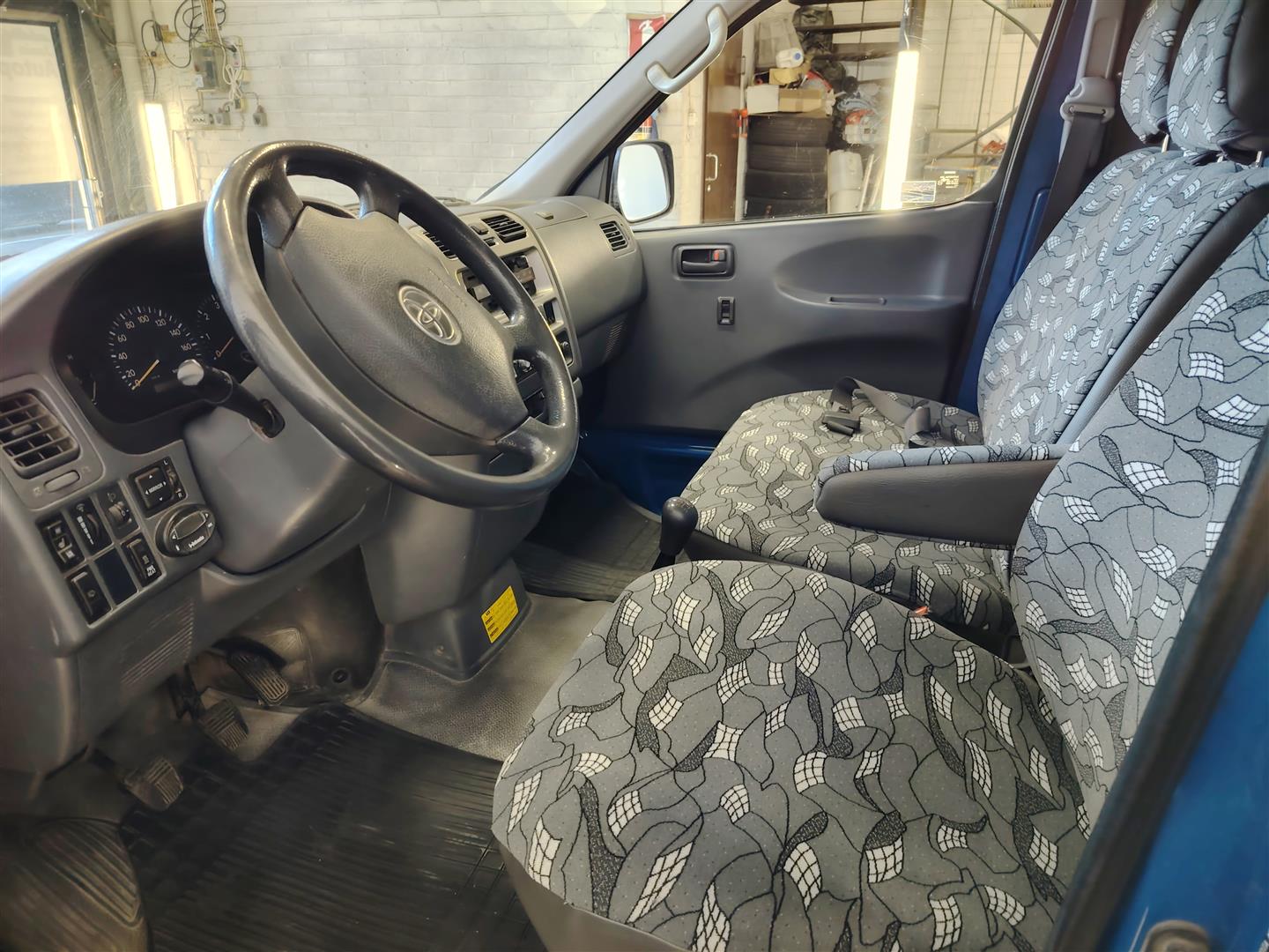 TOYOTA HIACE 2008