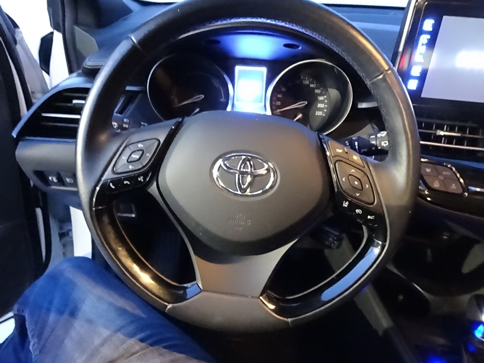 TOYOTA C-HR 2017