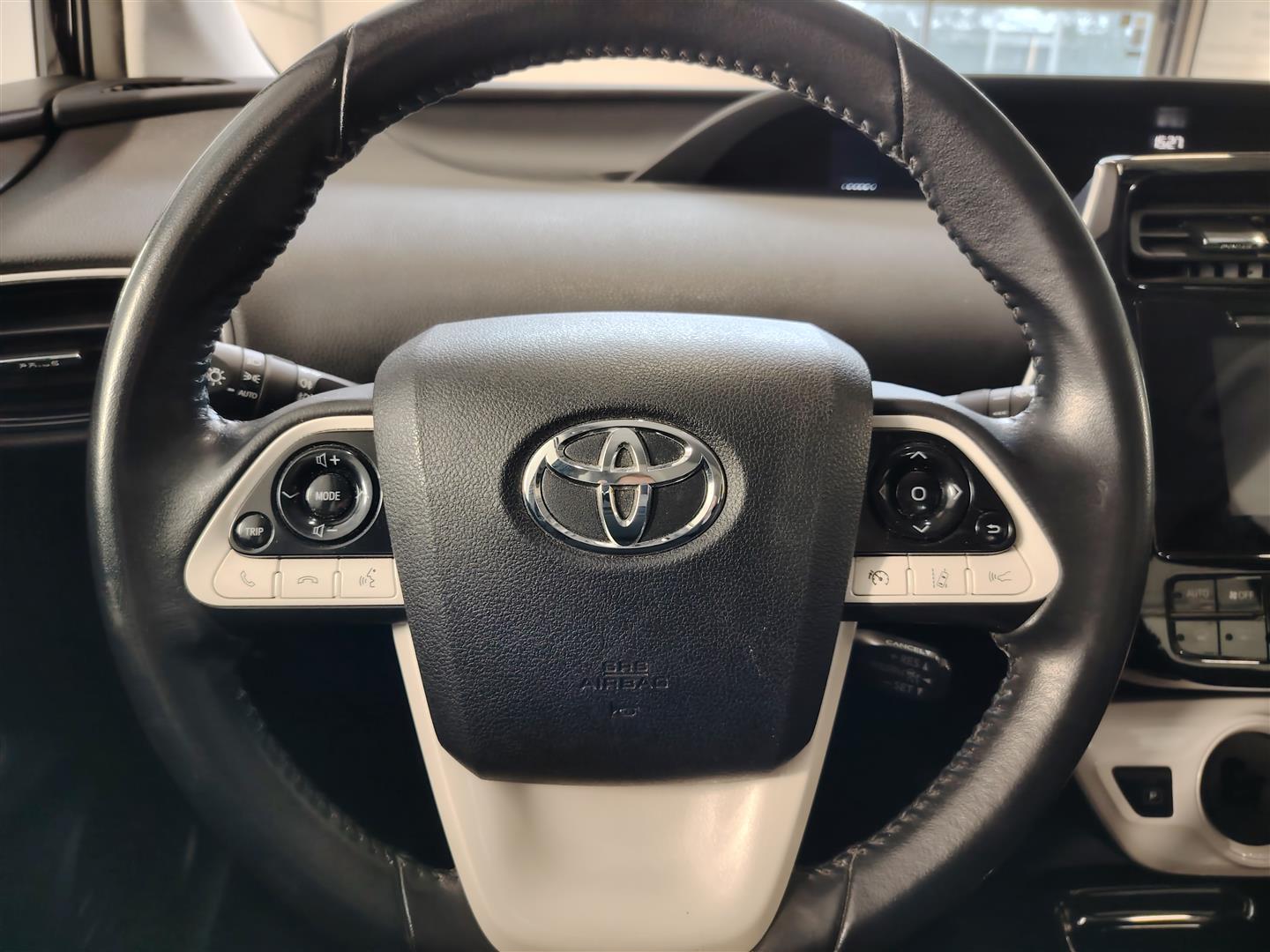 TOYOTA PRIUS 2018