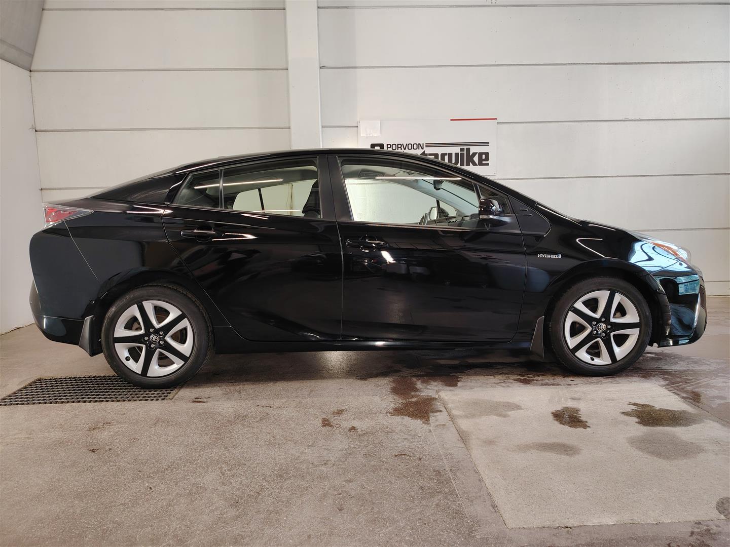 TOYOTA PRIUS 2018