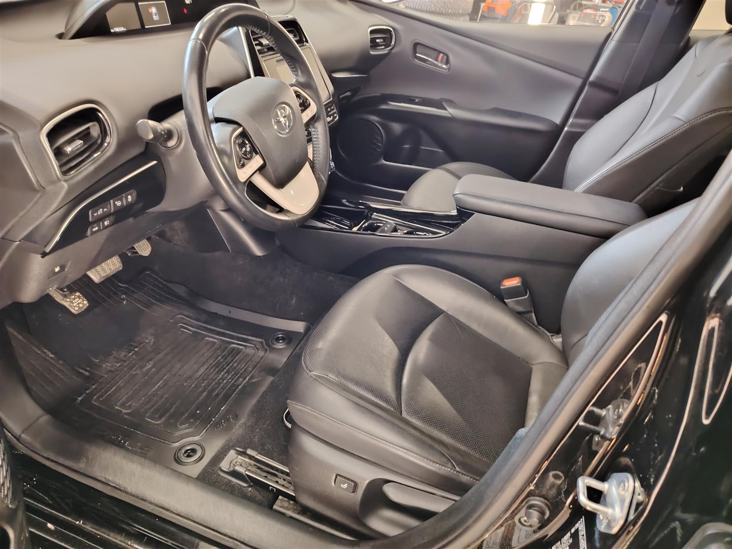 TOYOTA PRIUS 2018