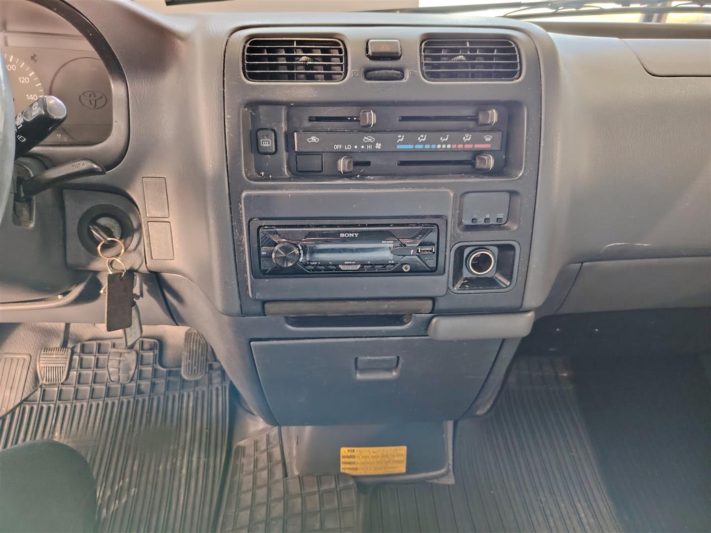 TOYOTA HIACE 2001