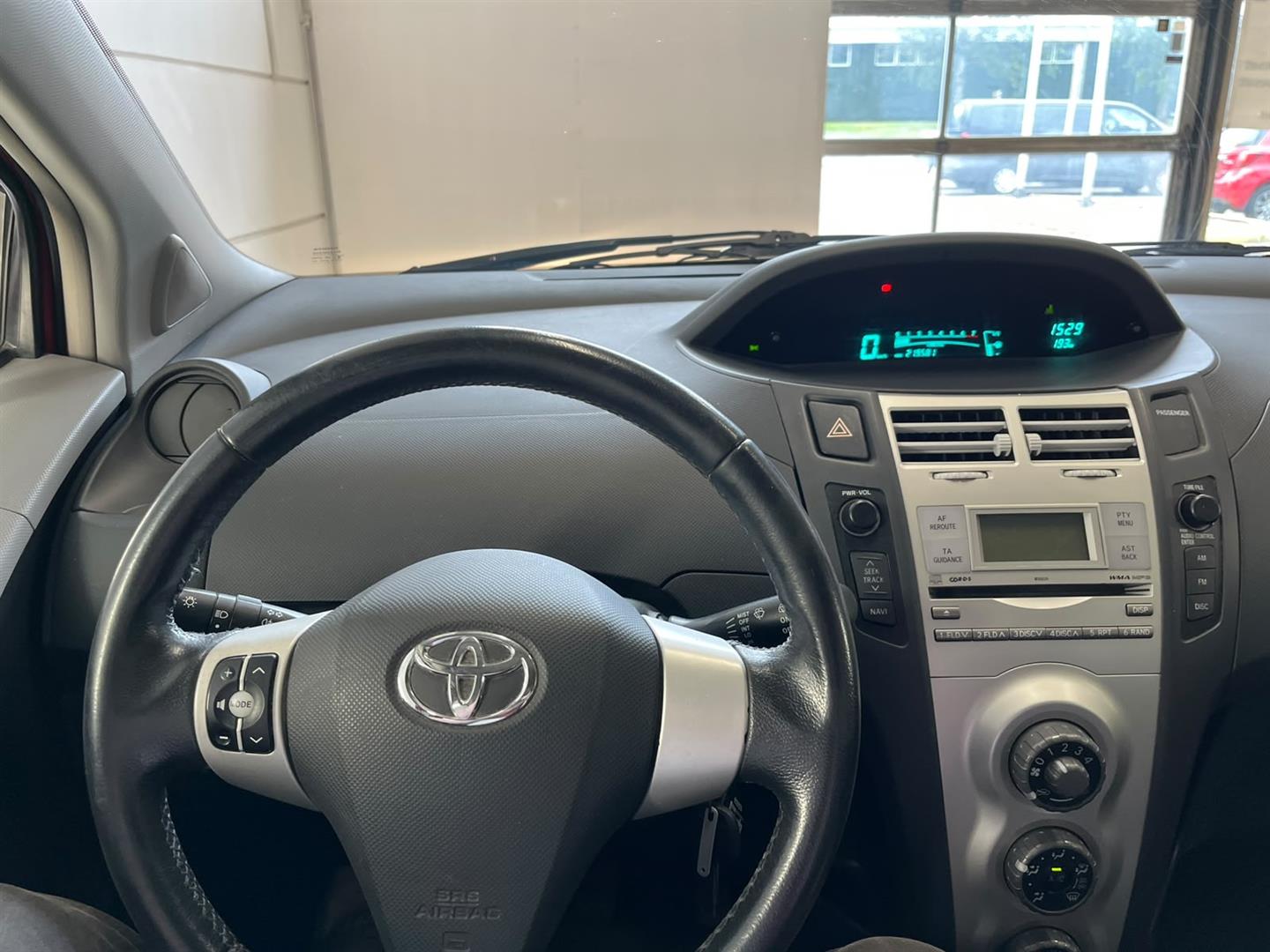 TOYOTA YARIS 2008