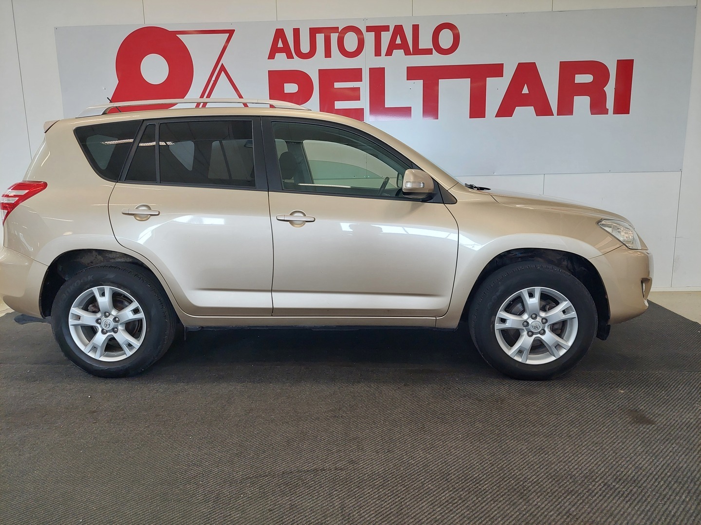 TOYOTA RAV4 10