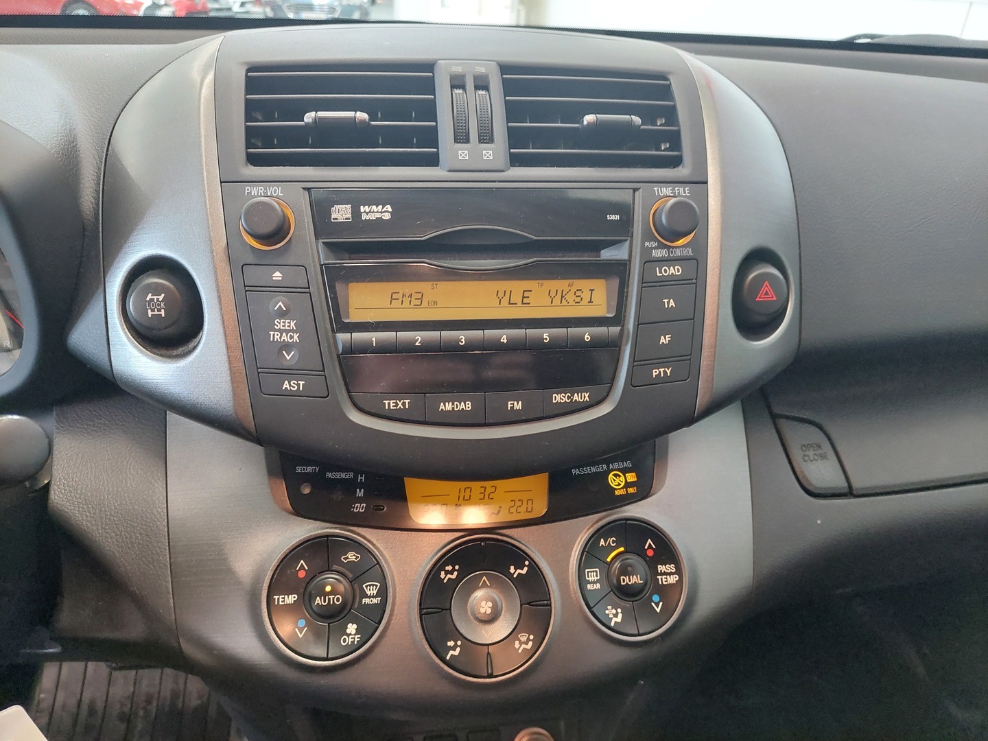 TOYOTA RAV4 18
