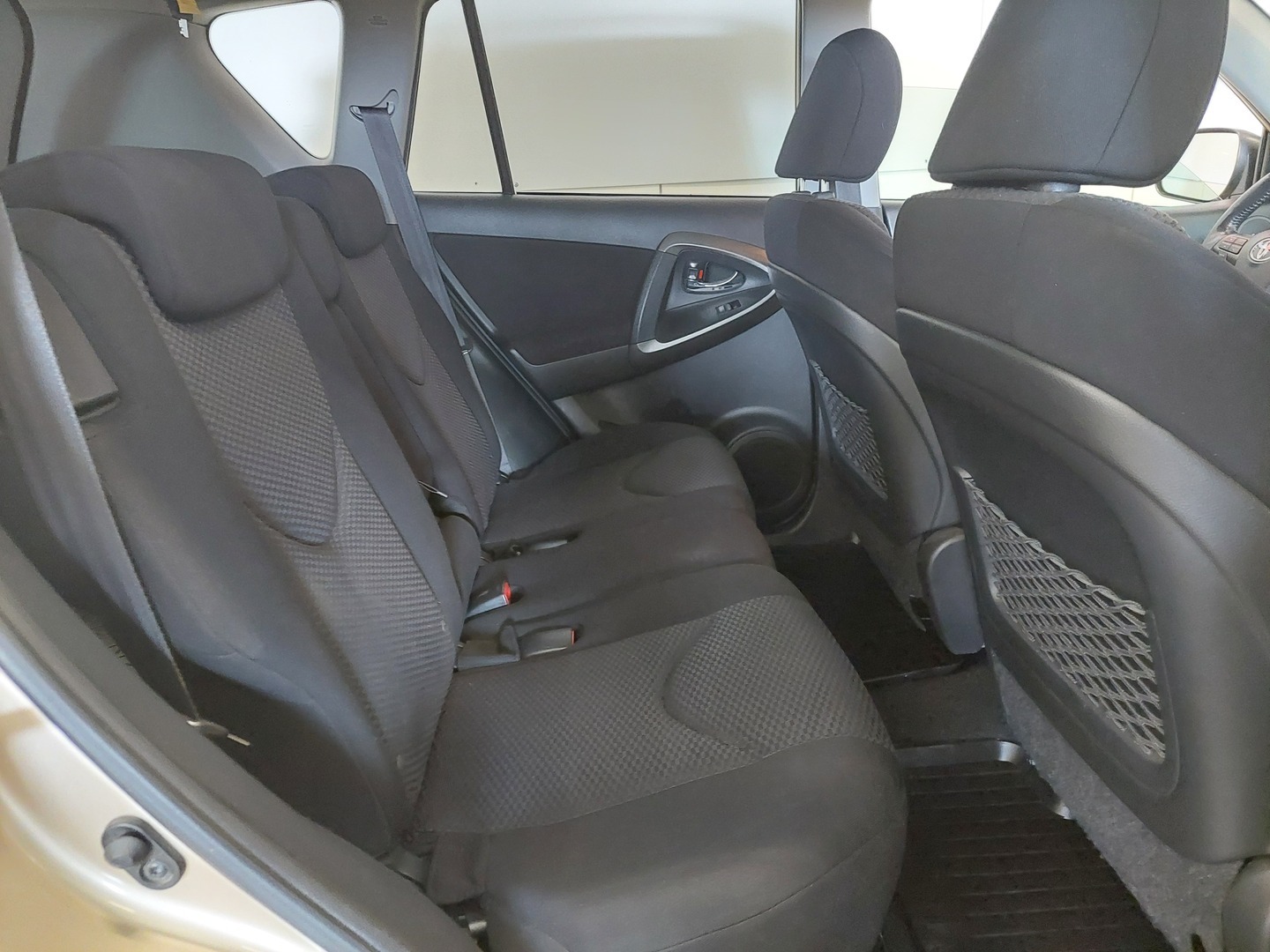 TOYOTA RAV4 2