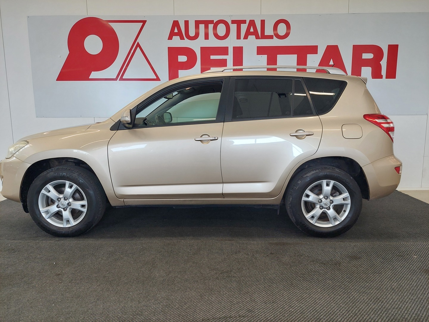 TOYOTA RAV4 5