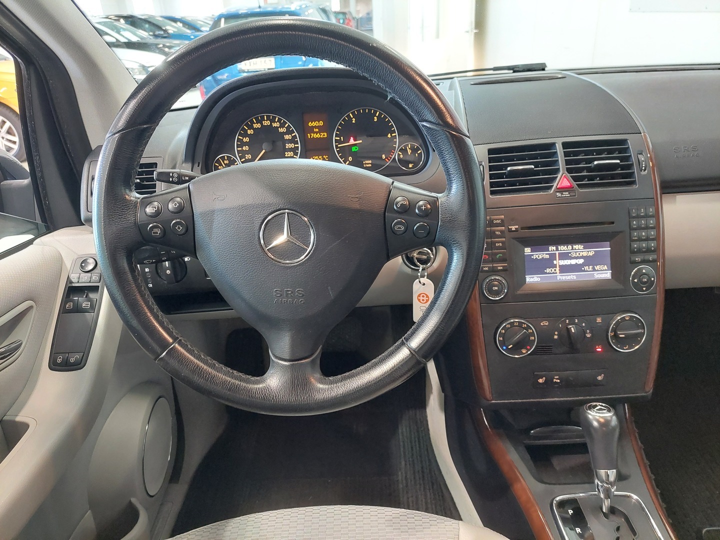 MERCEDES-BENZ A 12