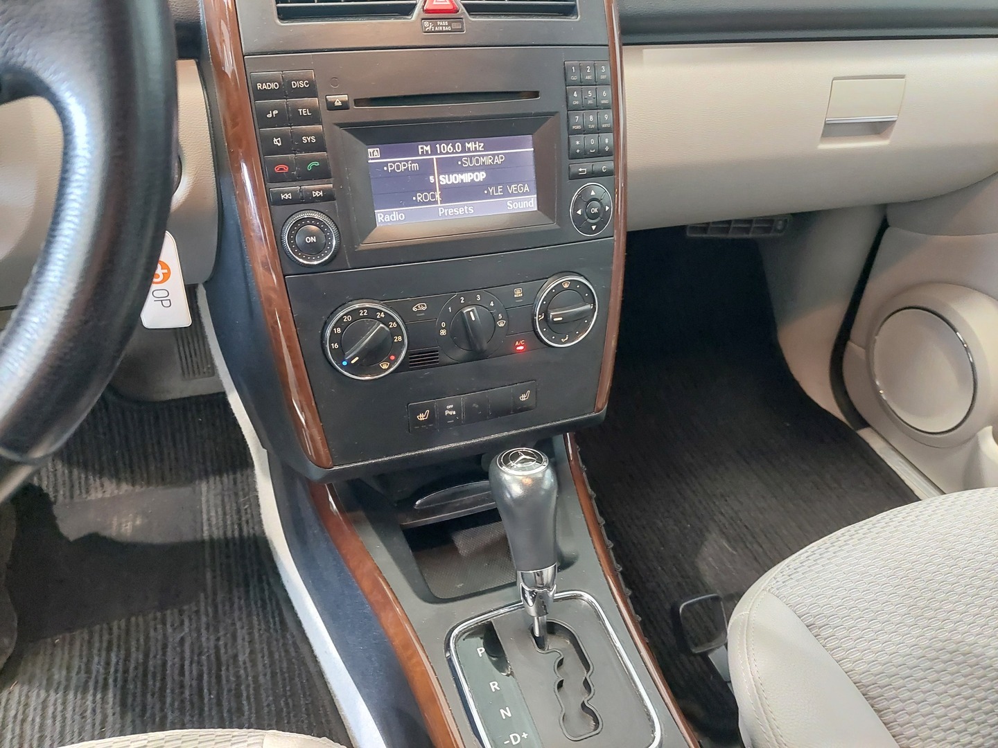 MERCEDES-BENZ A 17