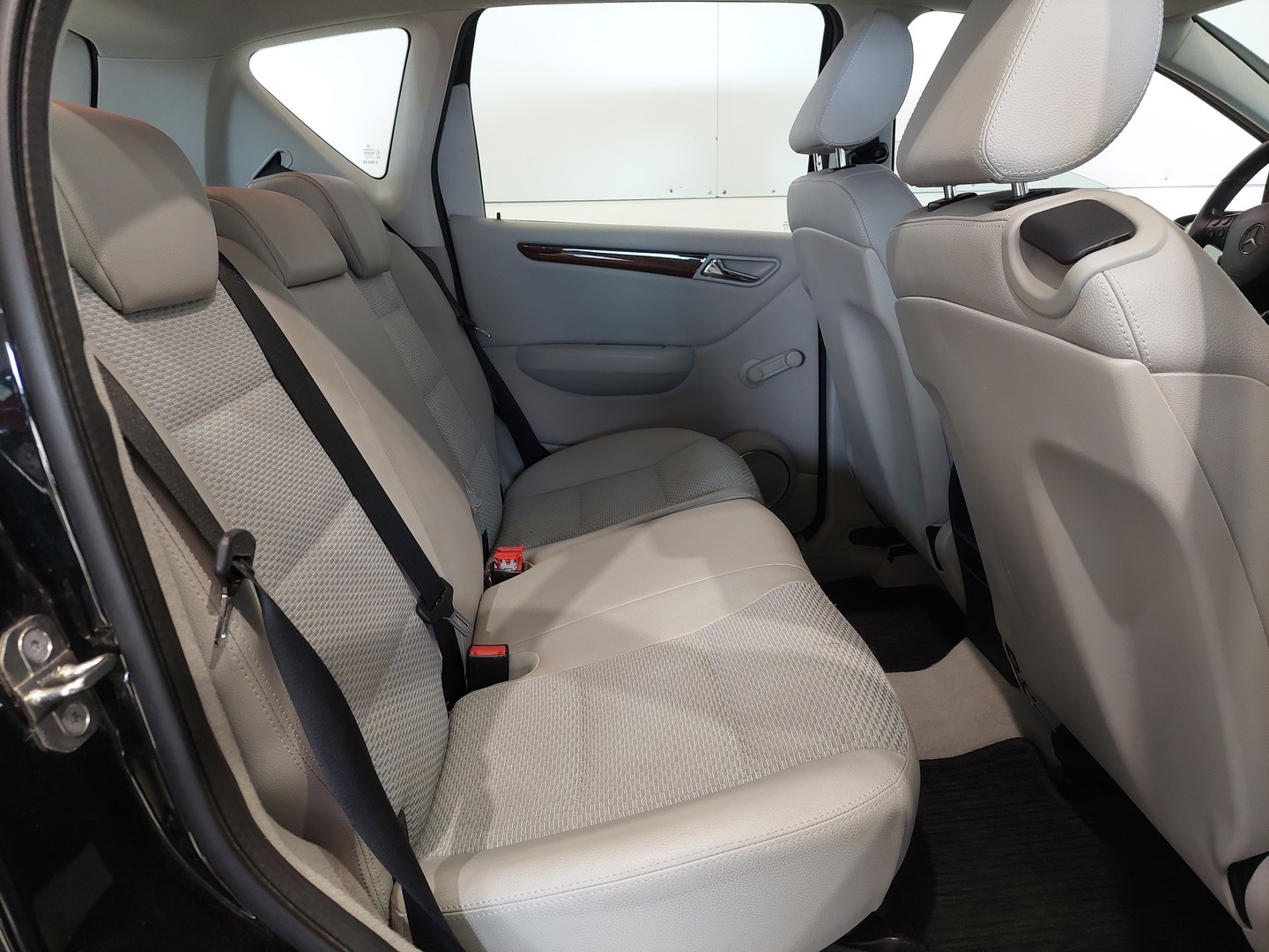 MERCEDES-BENZ A 2