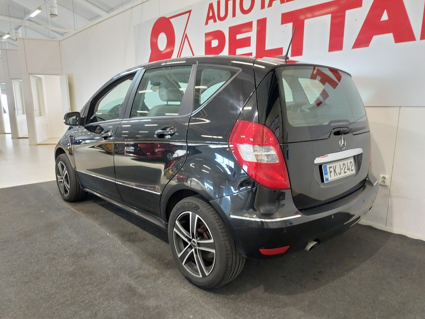 MERCEDES-BENZ A 4