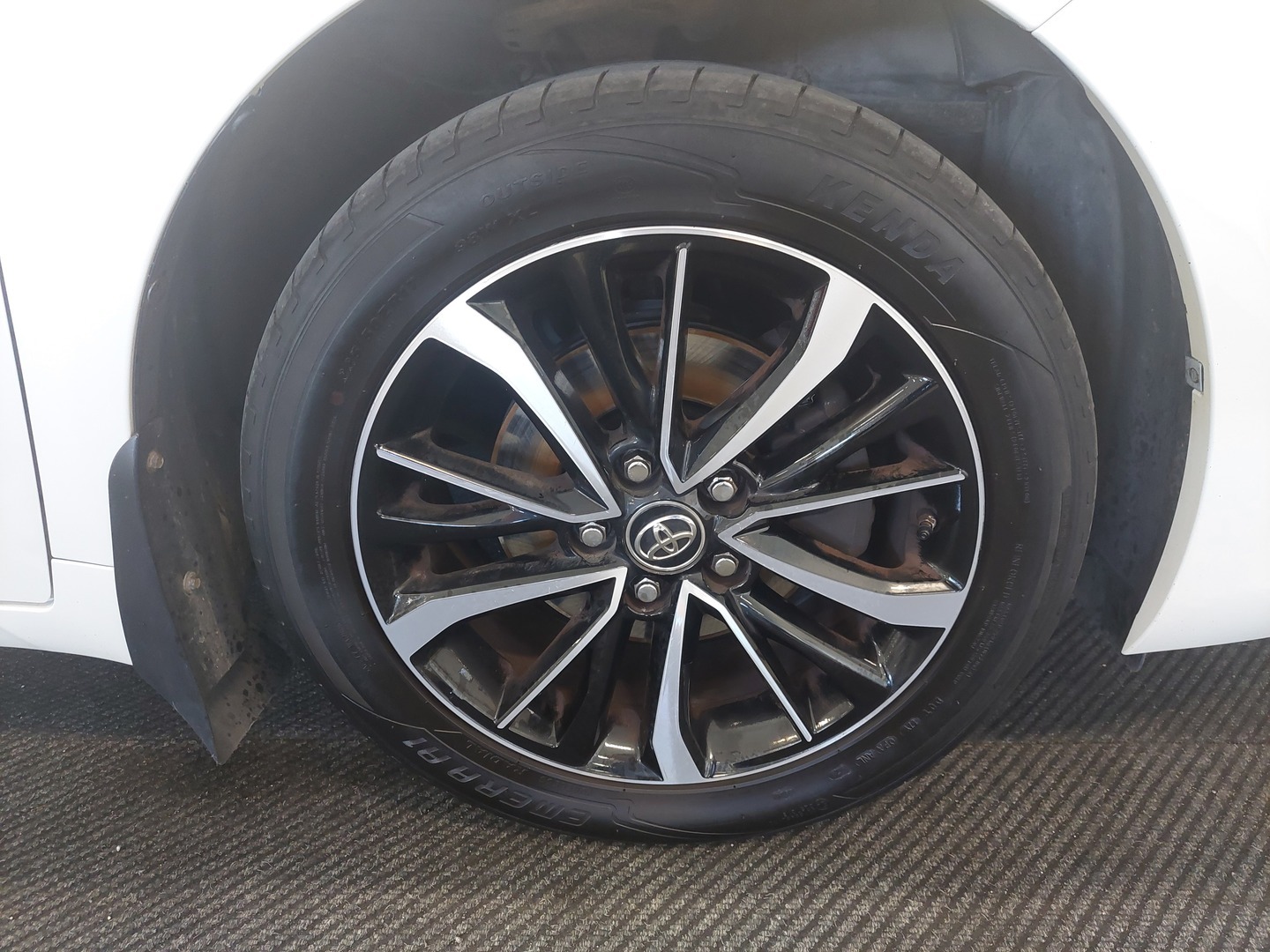 TOYOTA AVENSIS 16