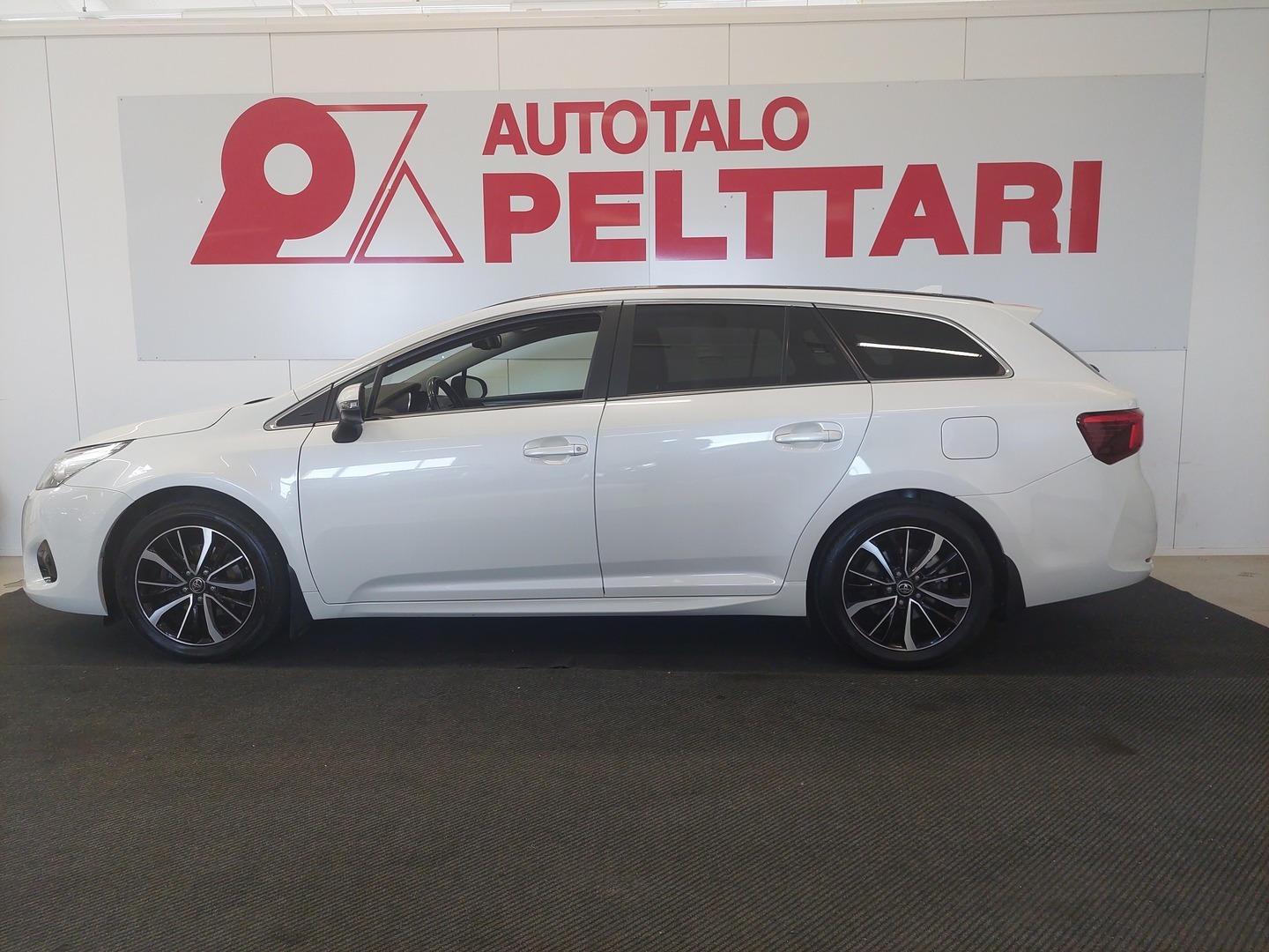 TOYOTA AVENSIS 2
