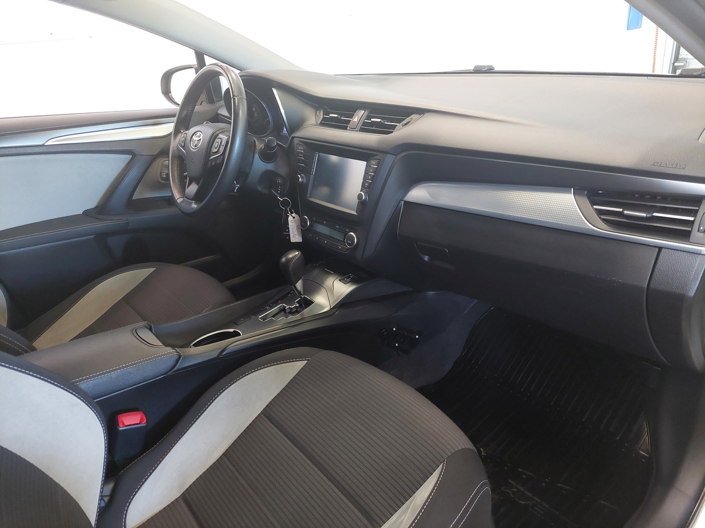 TOYOTA AVENSIS 21
