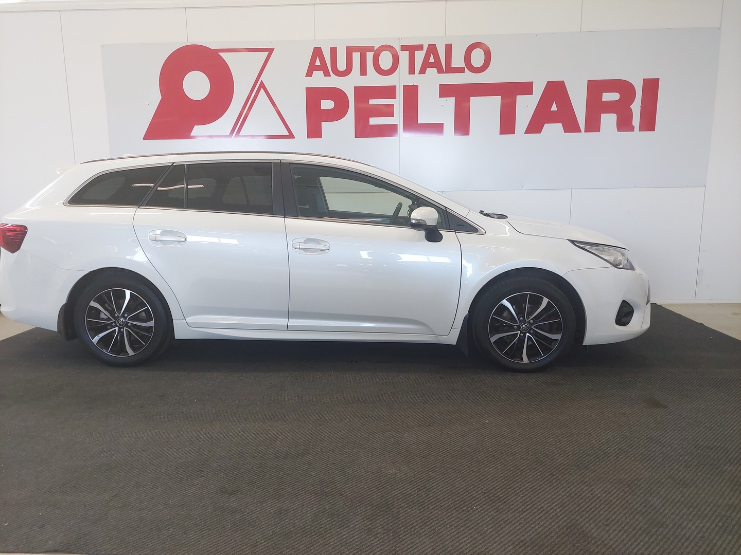 TOYOTA AVENSIS 6