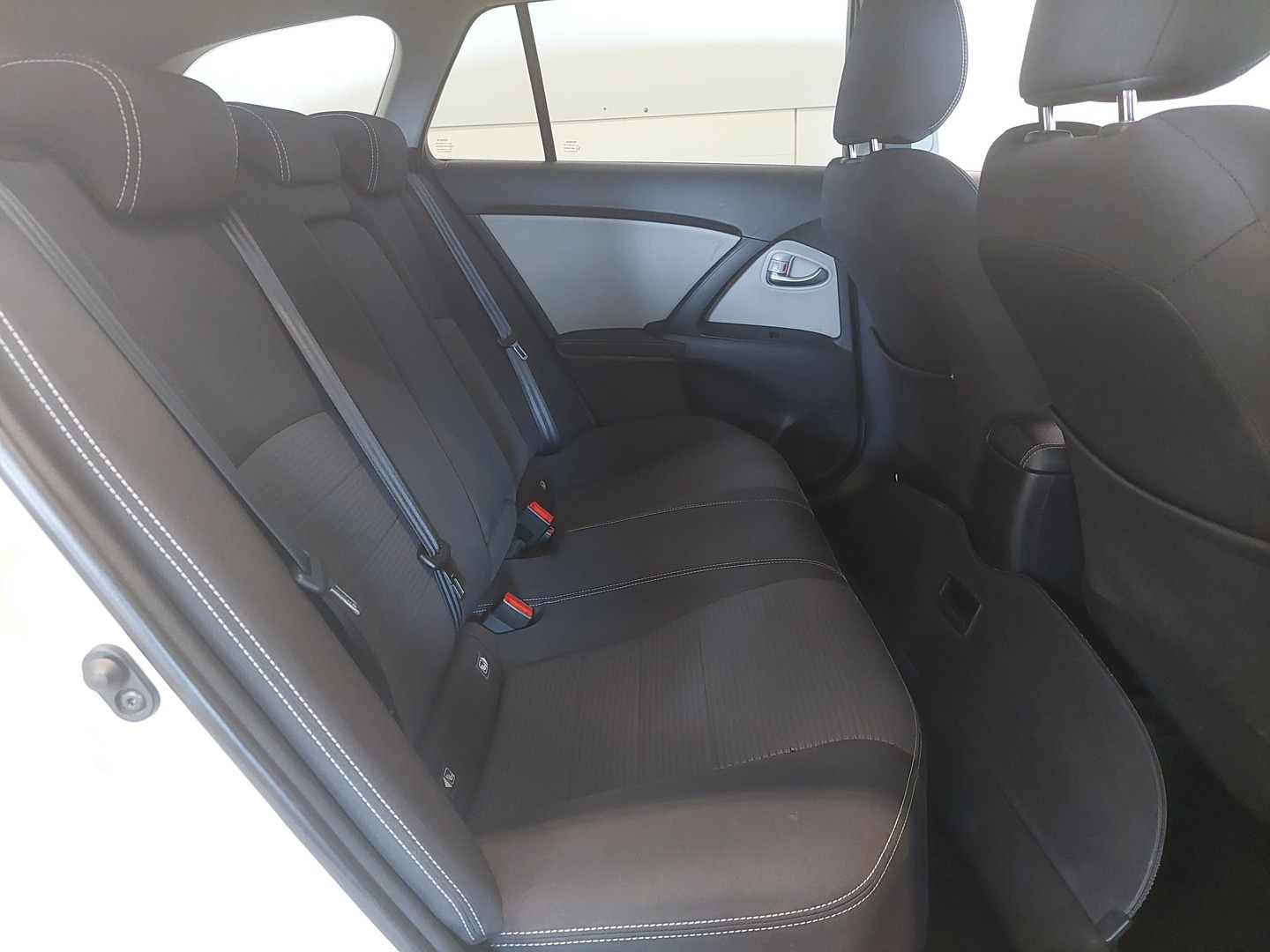 TOYOTA AVENSIS 9