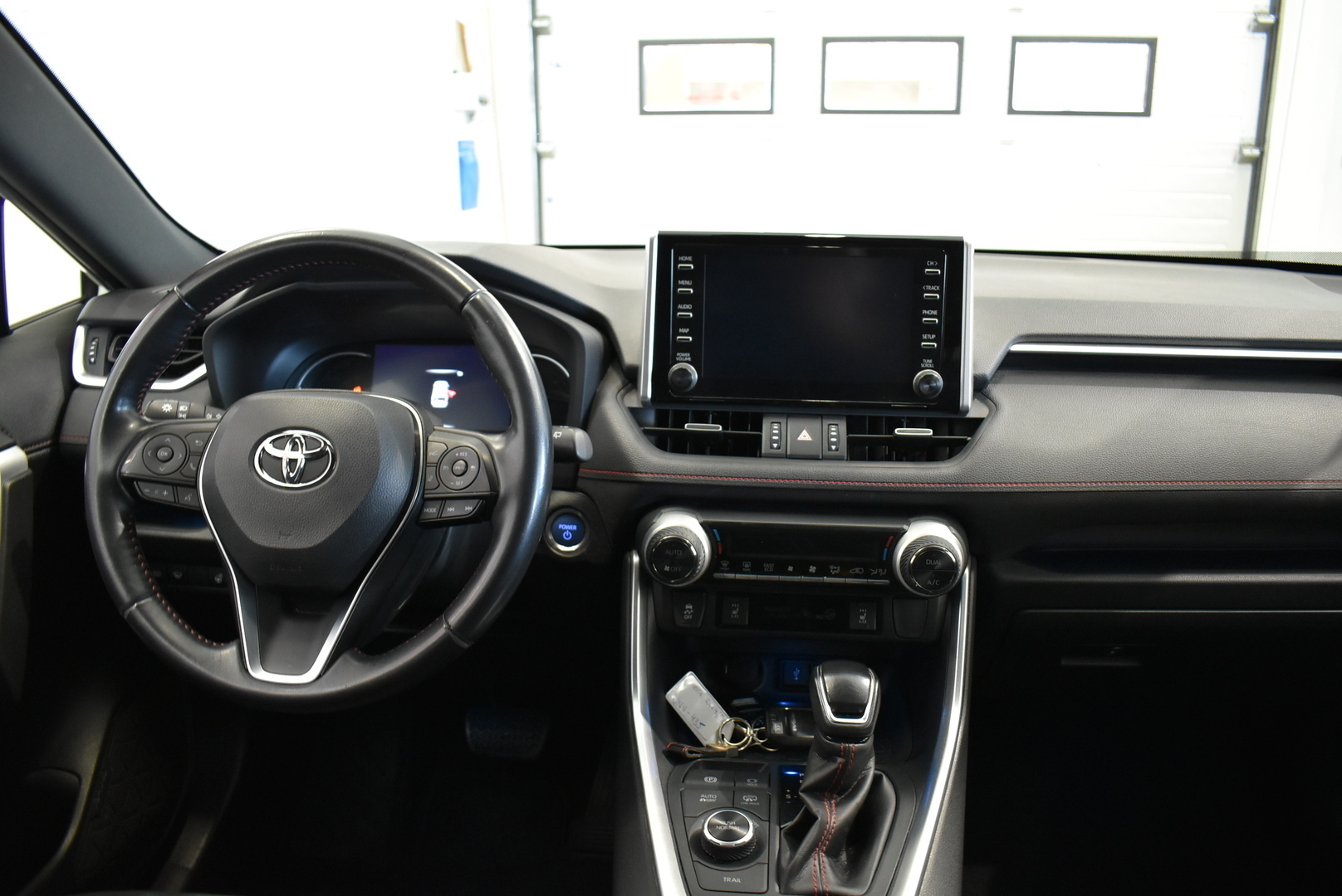 TOYOTA RAV4 Plug-in 12