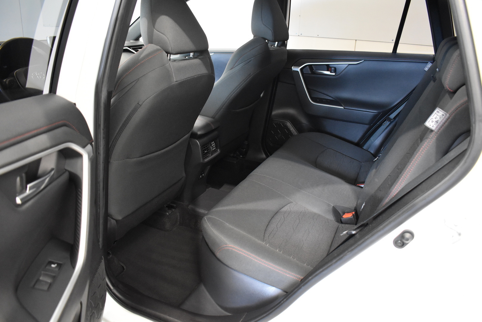 TOYOTA RAV4 Plug-in 15