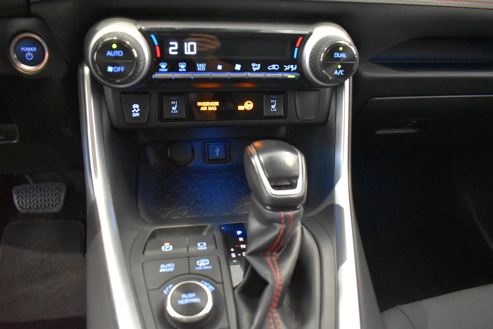 TOYOTA RAV4 Plug-in 17
