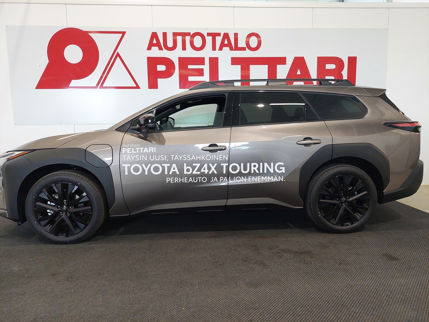 TOYOTA BZ4X TOURING 2
