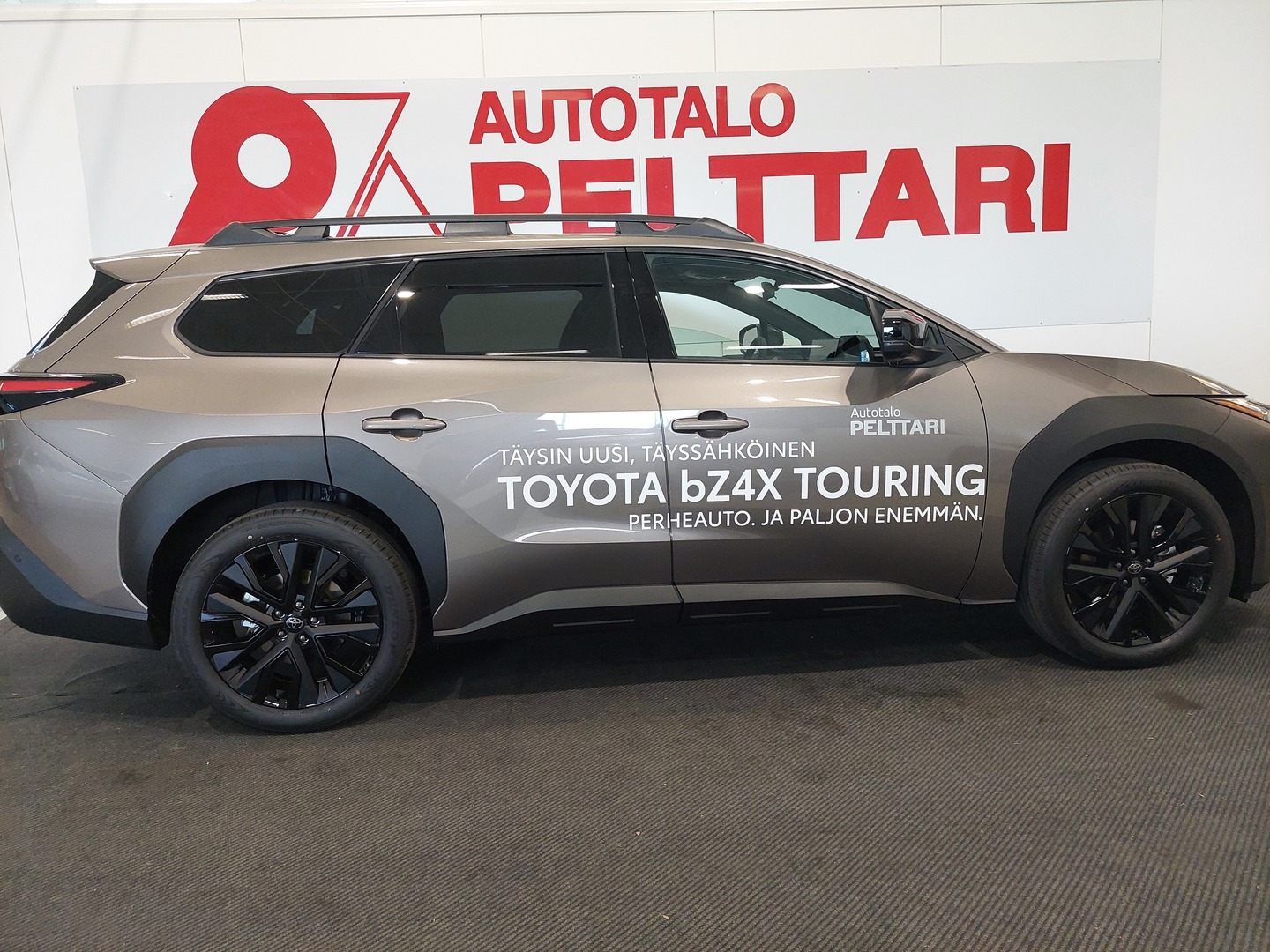 TOYOTA BZ4X TOURING 6