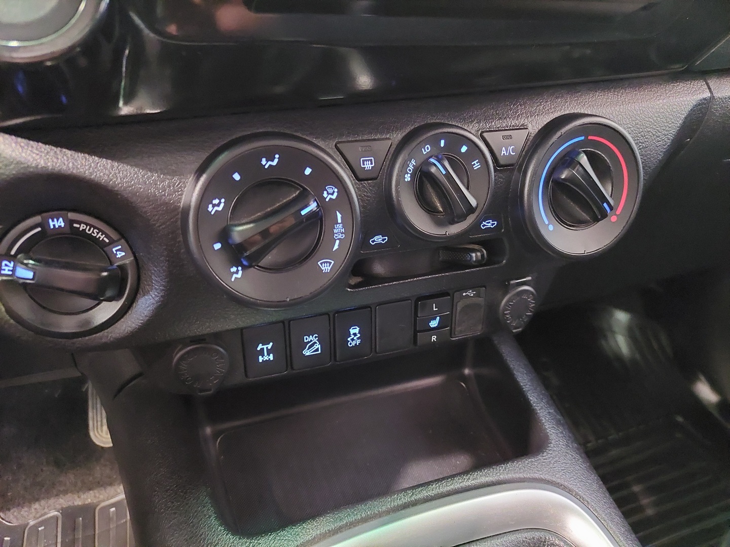 TOYOTA HILUX 12