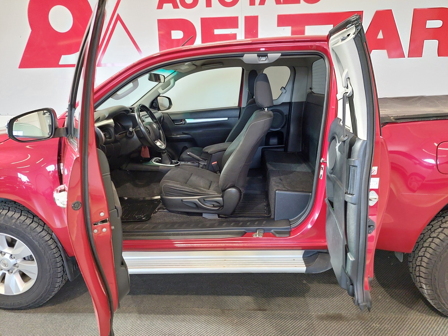TOYOTA HILUX 16