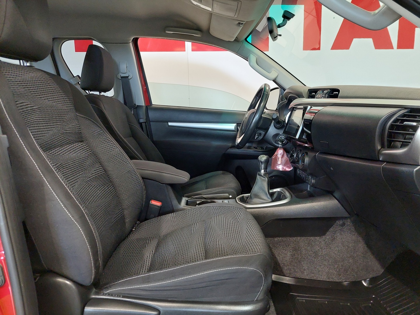 TOYOTA HILUX 2