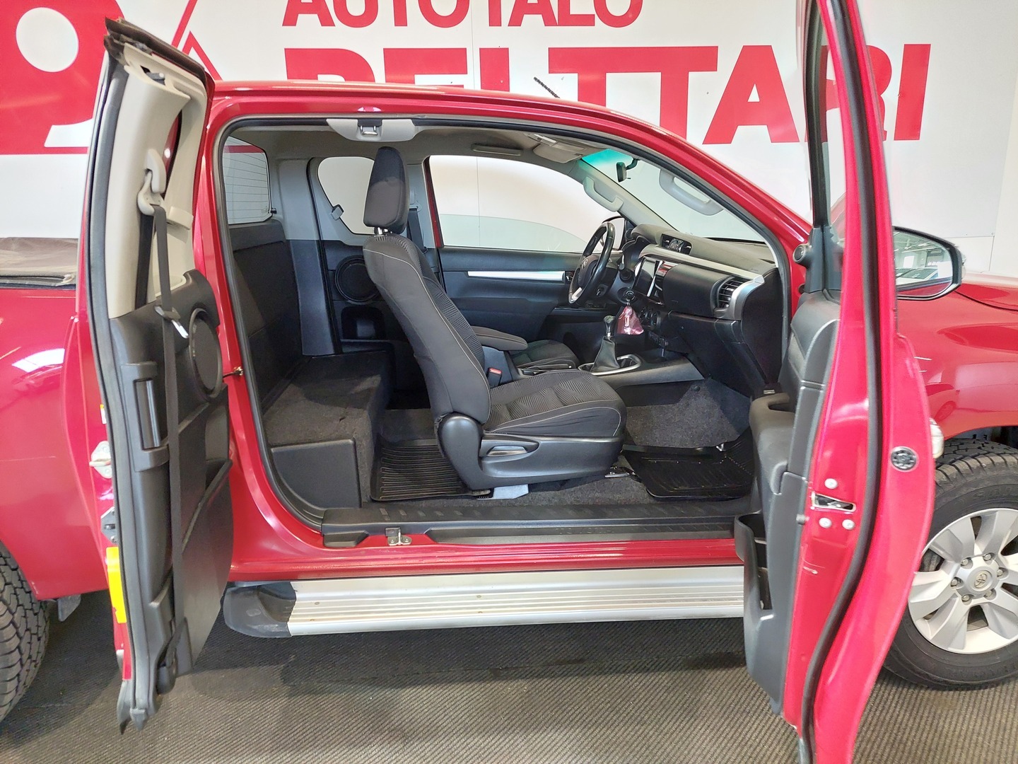 TOYOTA HILUX 9