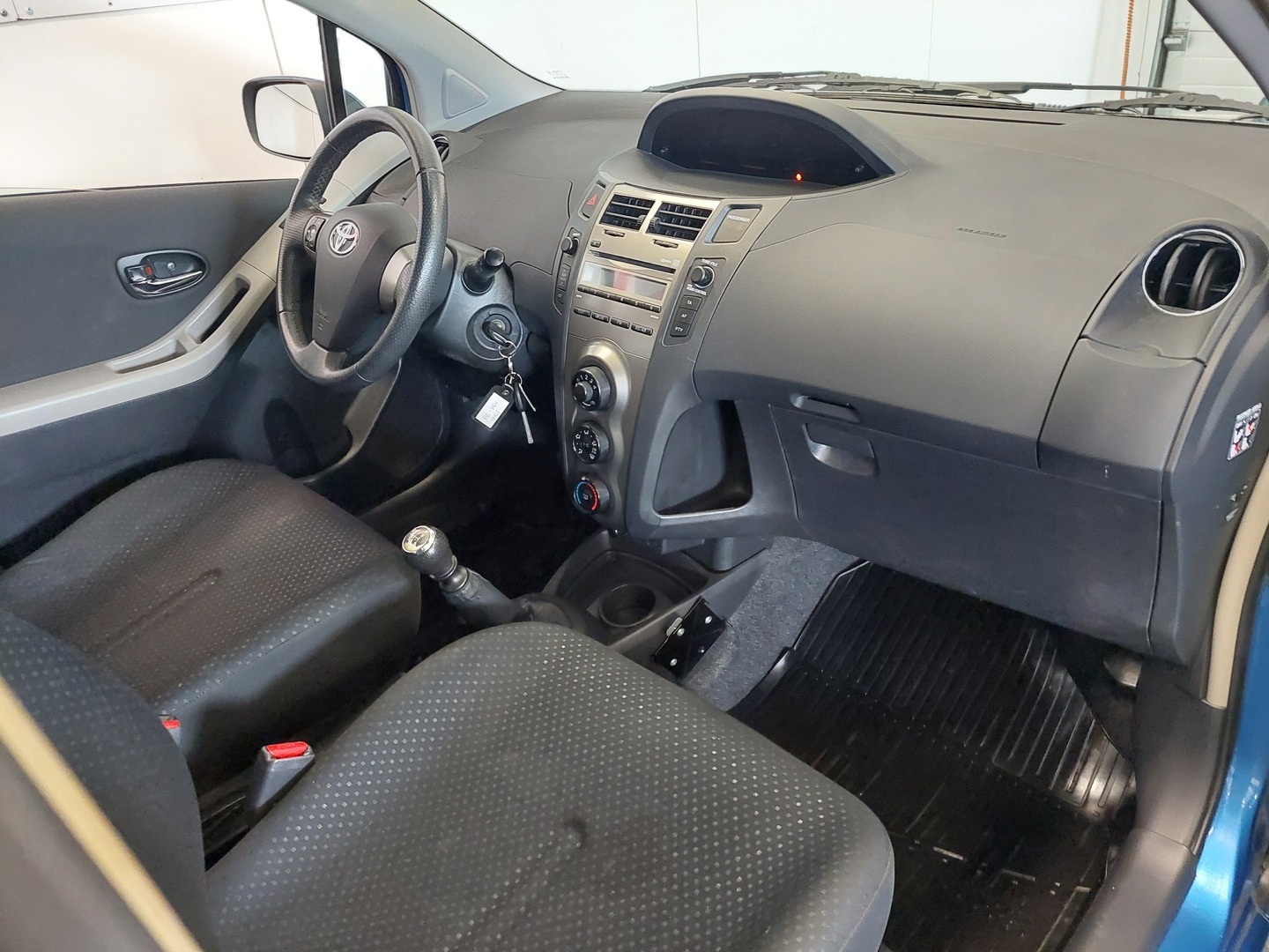 TOYOTA Yaris 10