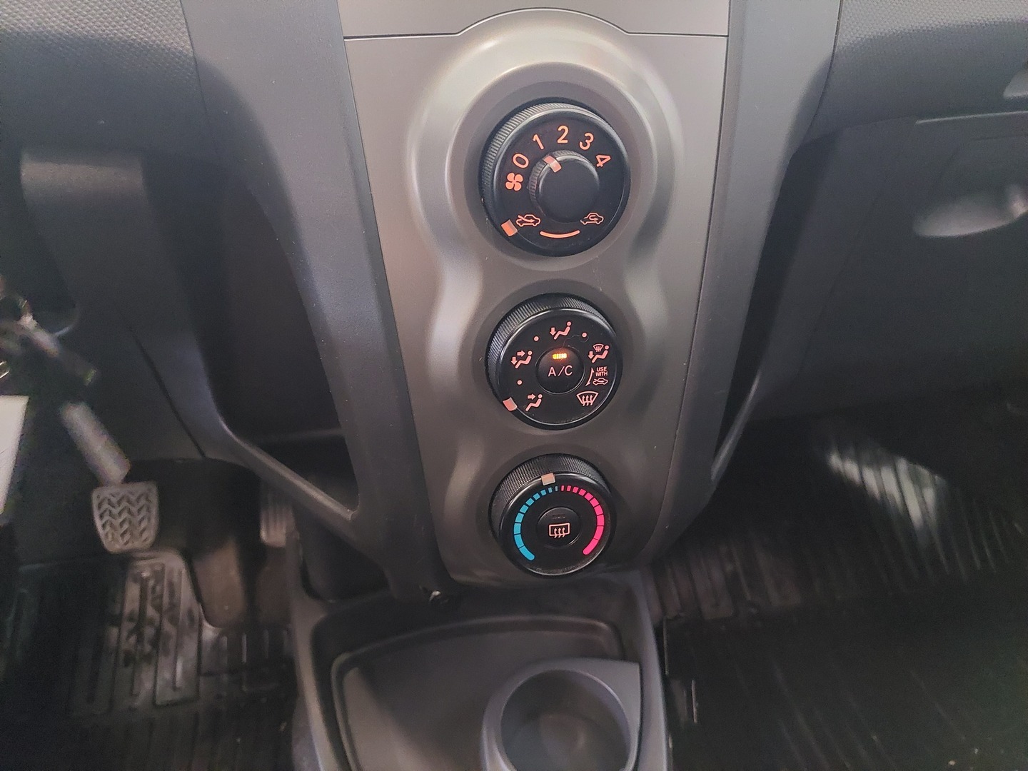 TOYOTA Yaris 15