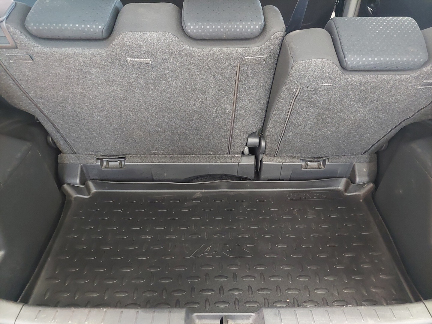 TOYOTA Yaris 18