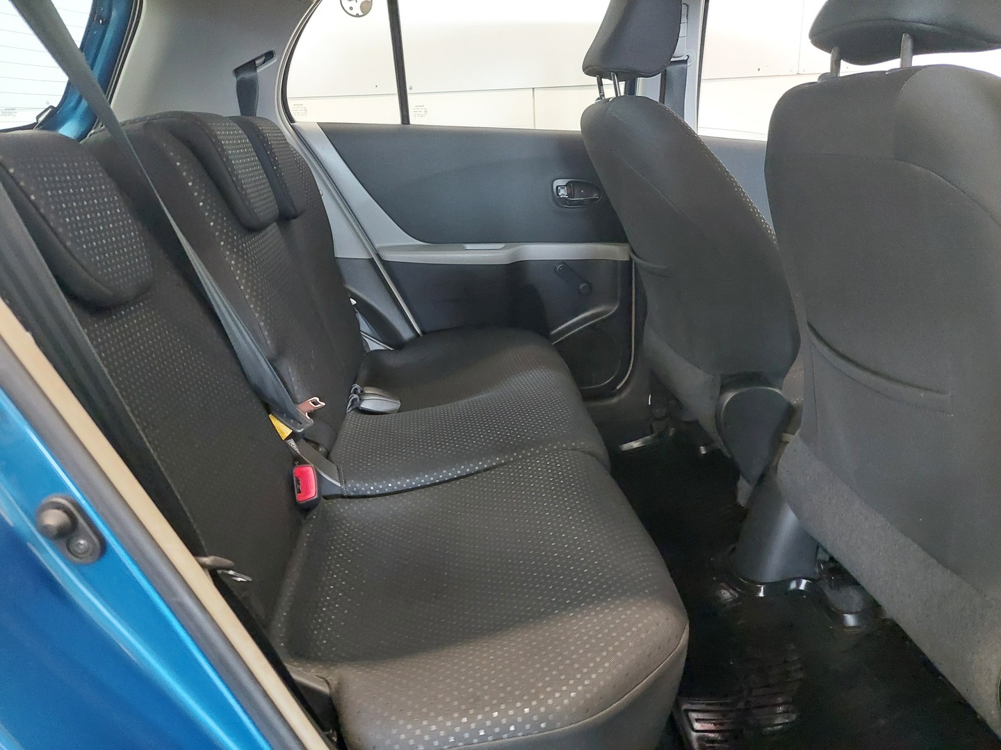 TOYOTA Yaris 2