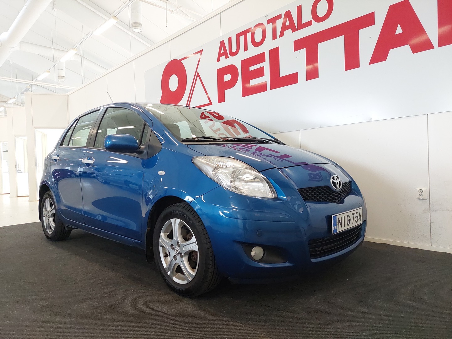 TOYOTA Yaris 9