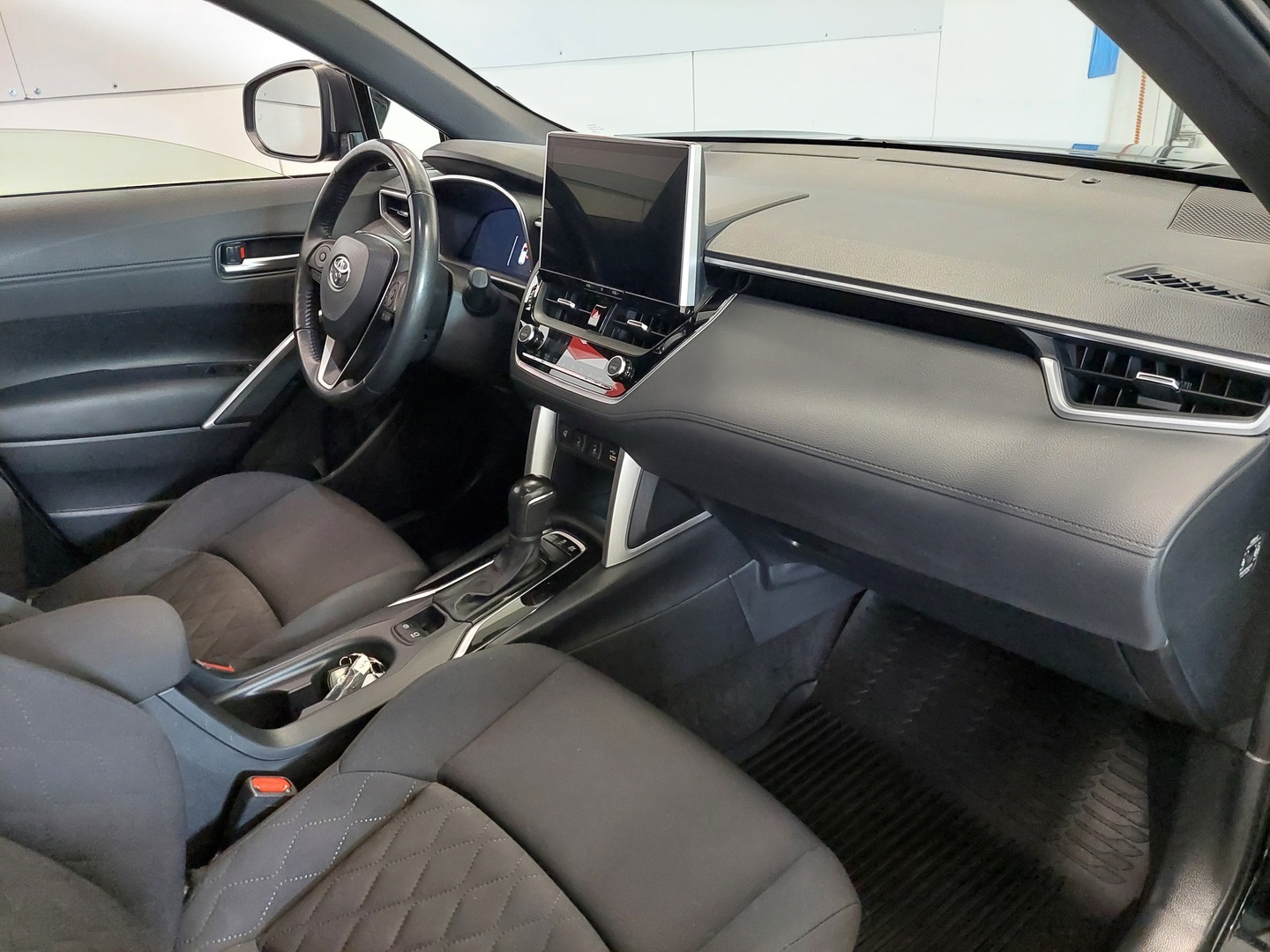 TOYOTA Corolla Cross 27