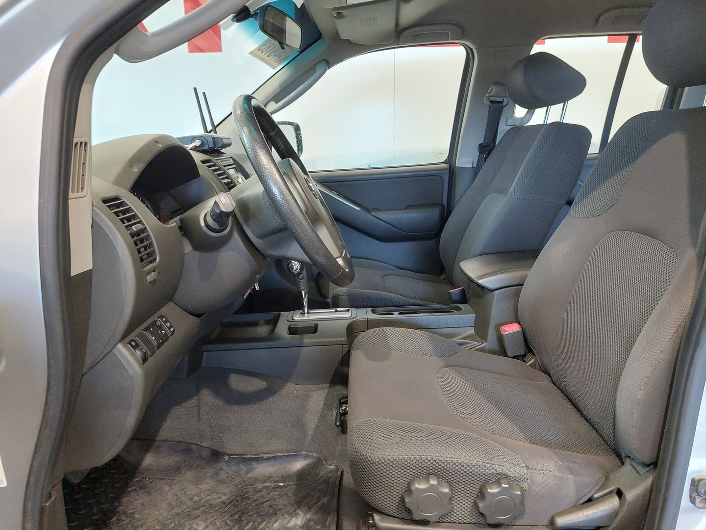 NISSAN Navara 2
