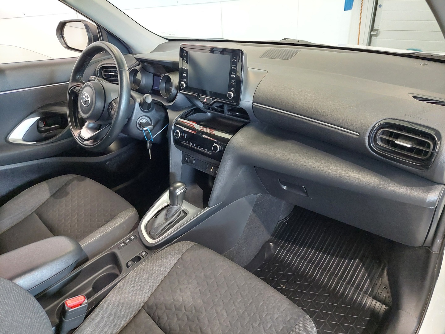 TOYOTA Yaris Cross 10