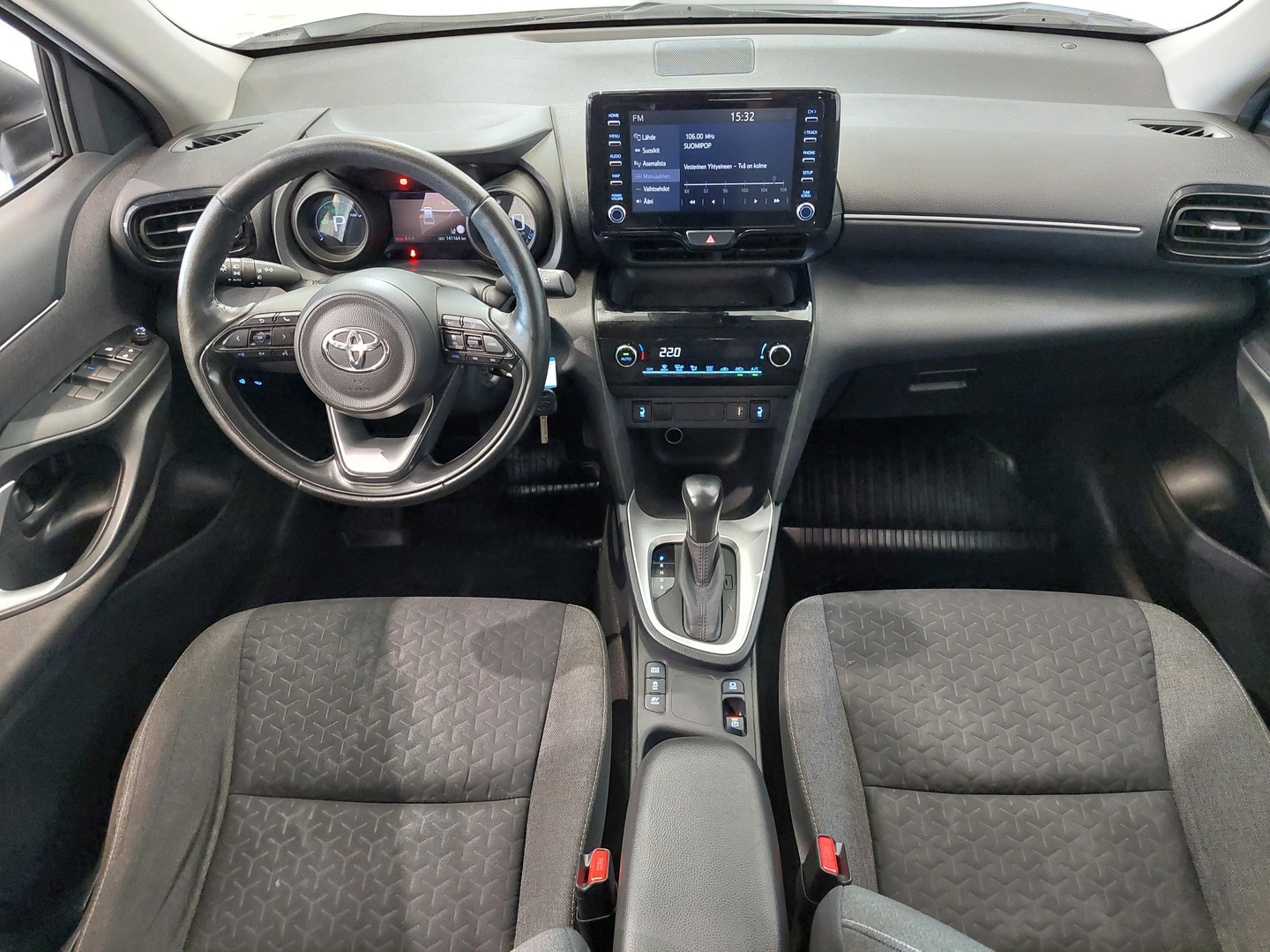 TOYOTA Yaris Cross 12