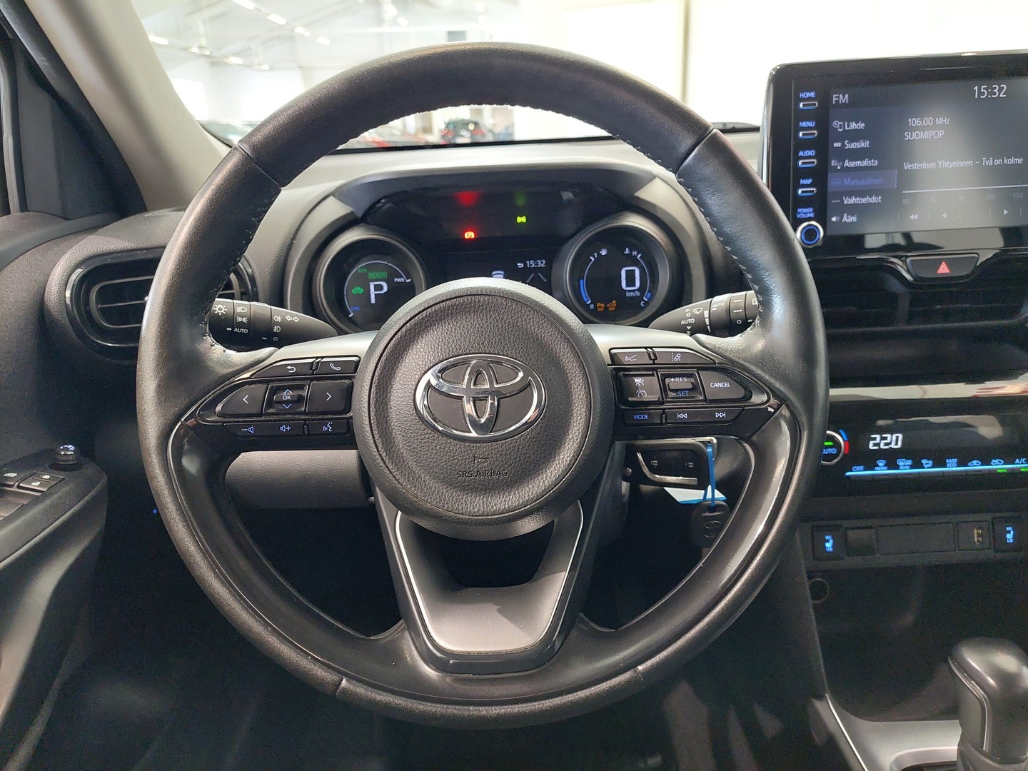 TOYOTA Yaris Cross 14