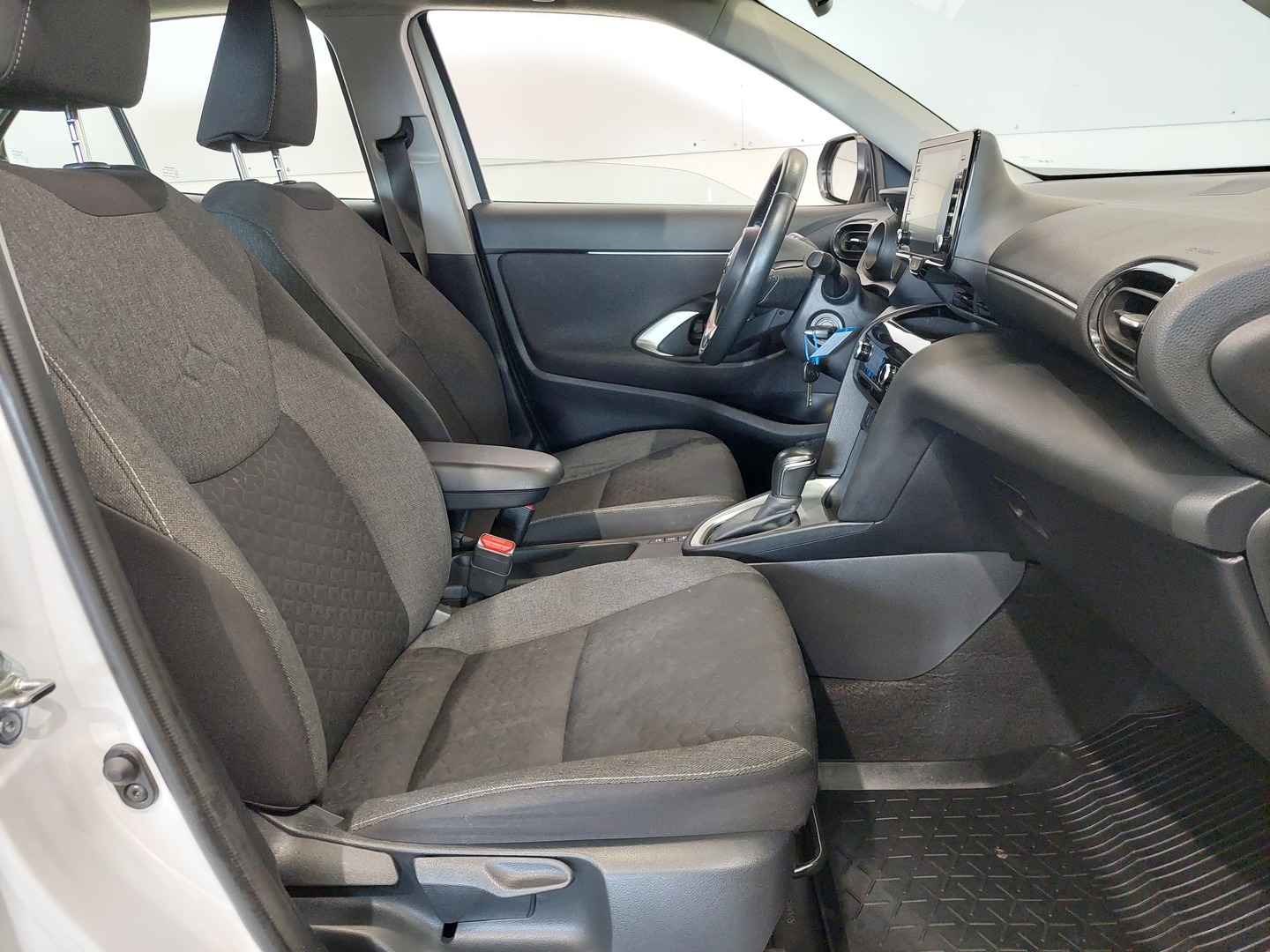 TOYOTA Yaris Cross 3