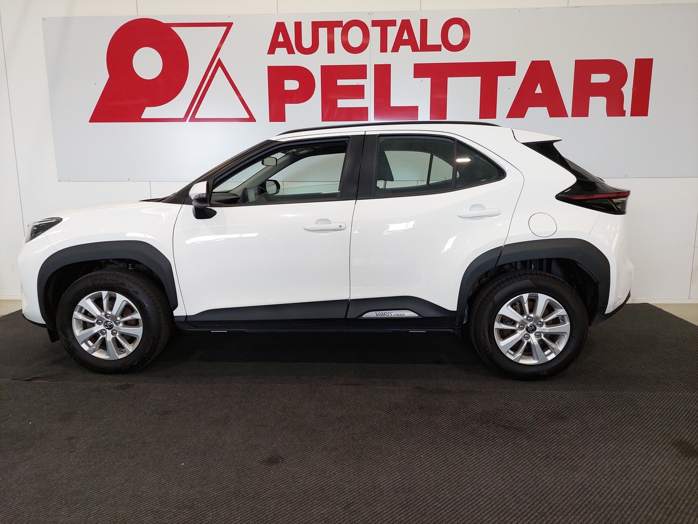 TOYOTA Yaris Cross 5