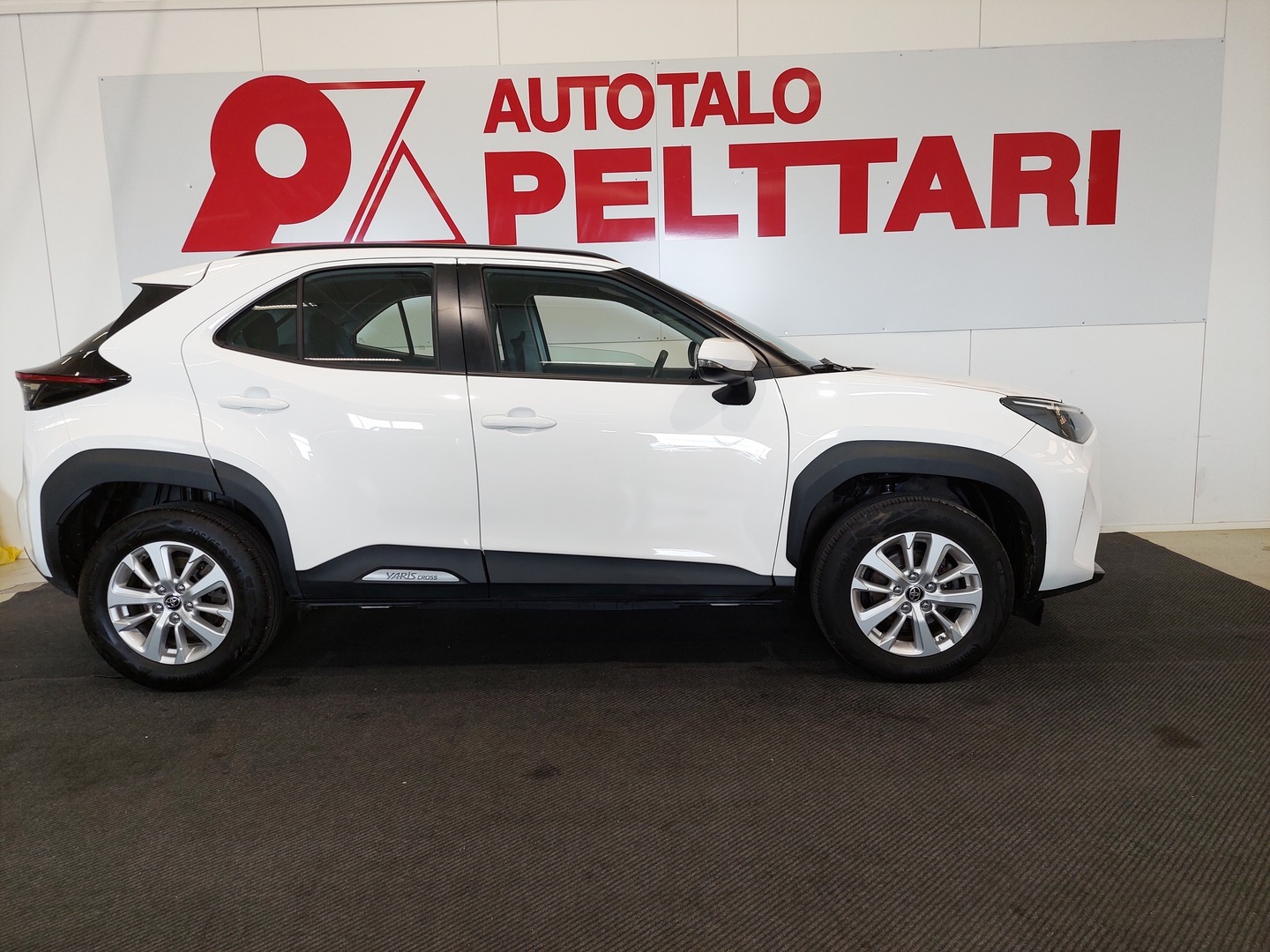 TOYOTA Yaris Cross 8
