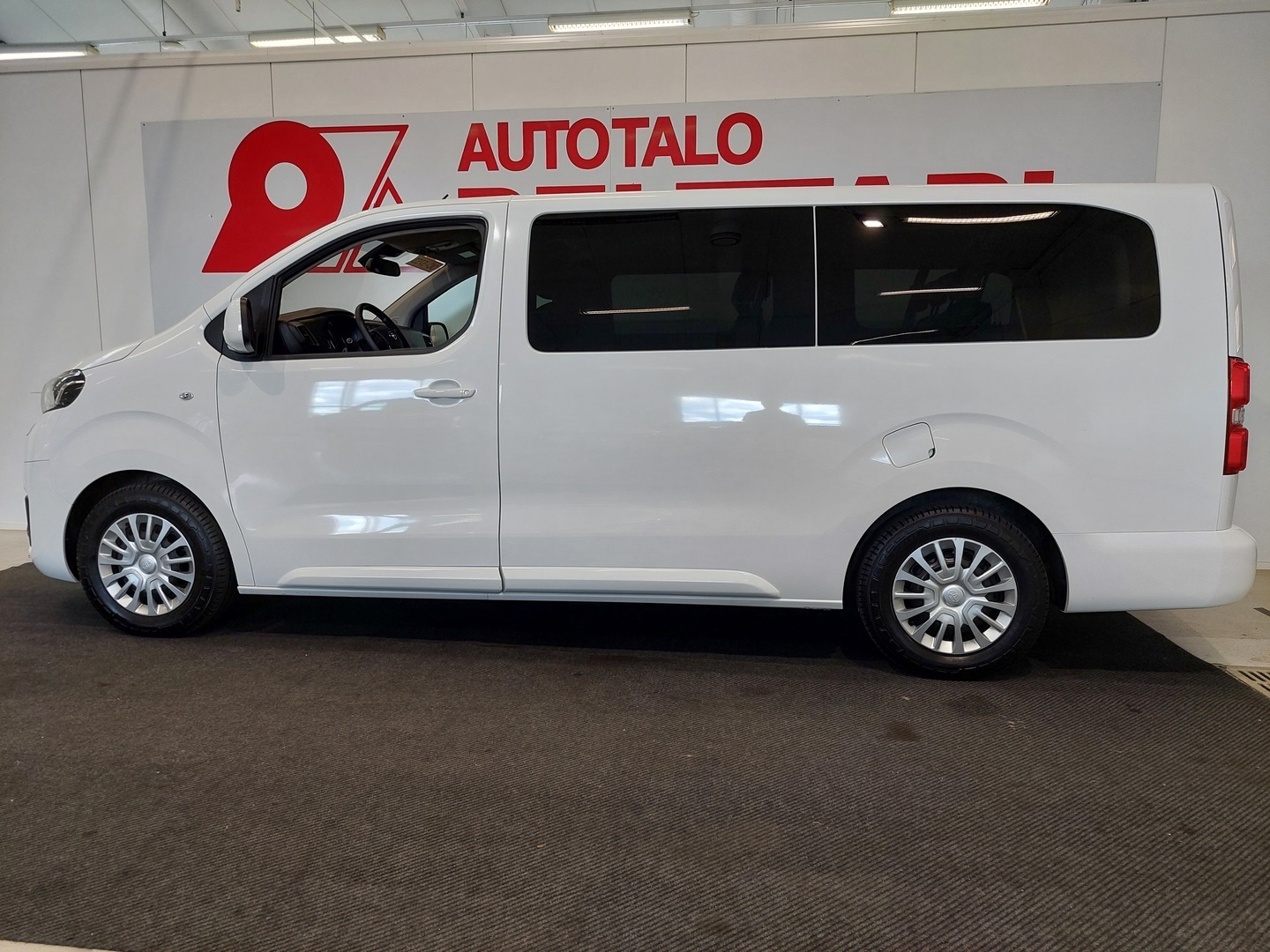 TOYOTA Proace Verso 3