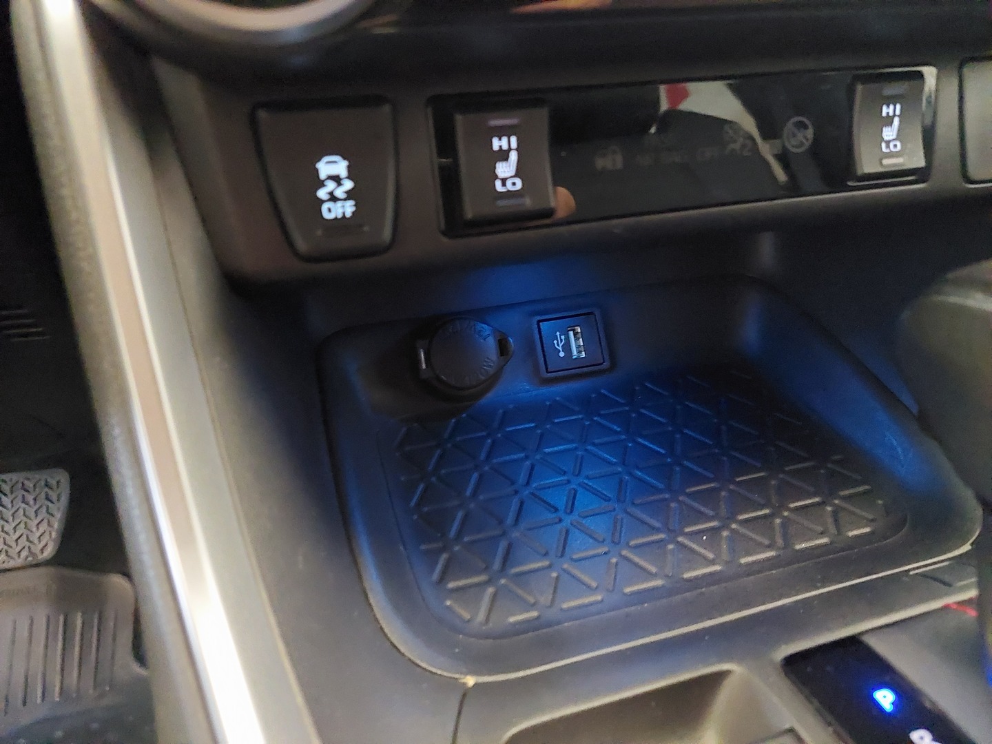 TOYOTA RAV4 Plug-in 23