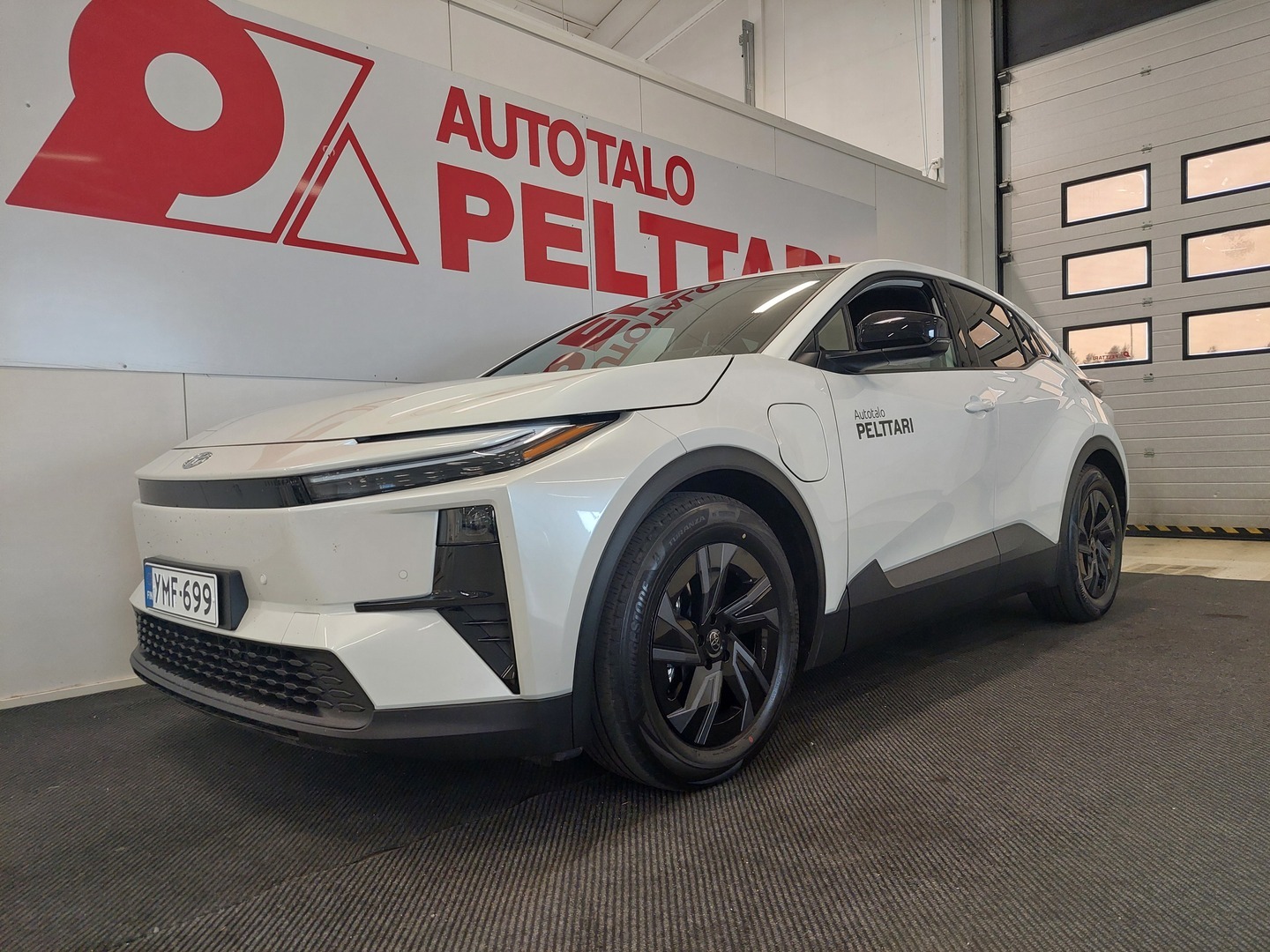 TOYOTA C-HR+ 1