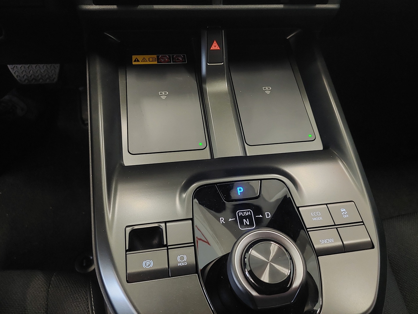 TOYOTA C-HR+ 16